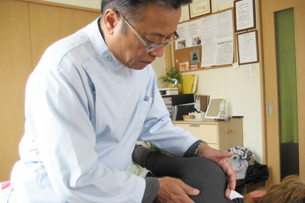 患者様の症状・状態を検査している様子