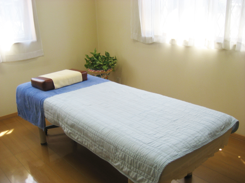 施術を受けていただく診察台